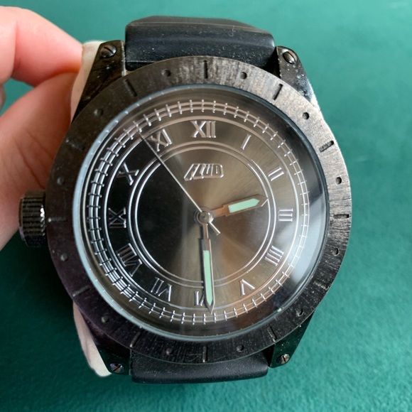 Mint condition FLUD men’s watch w. 4 sets of strap - Picture 5 of 8